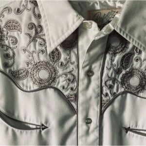 Roper SZ XL White and Black Western Shirt long sleeve beautifully embroidered